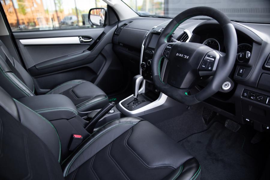 Интерьер Isuzu D-Max XTR Colour Edition 2020 года  (UK) (фото 11 из 23)
